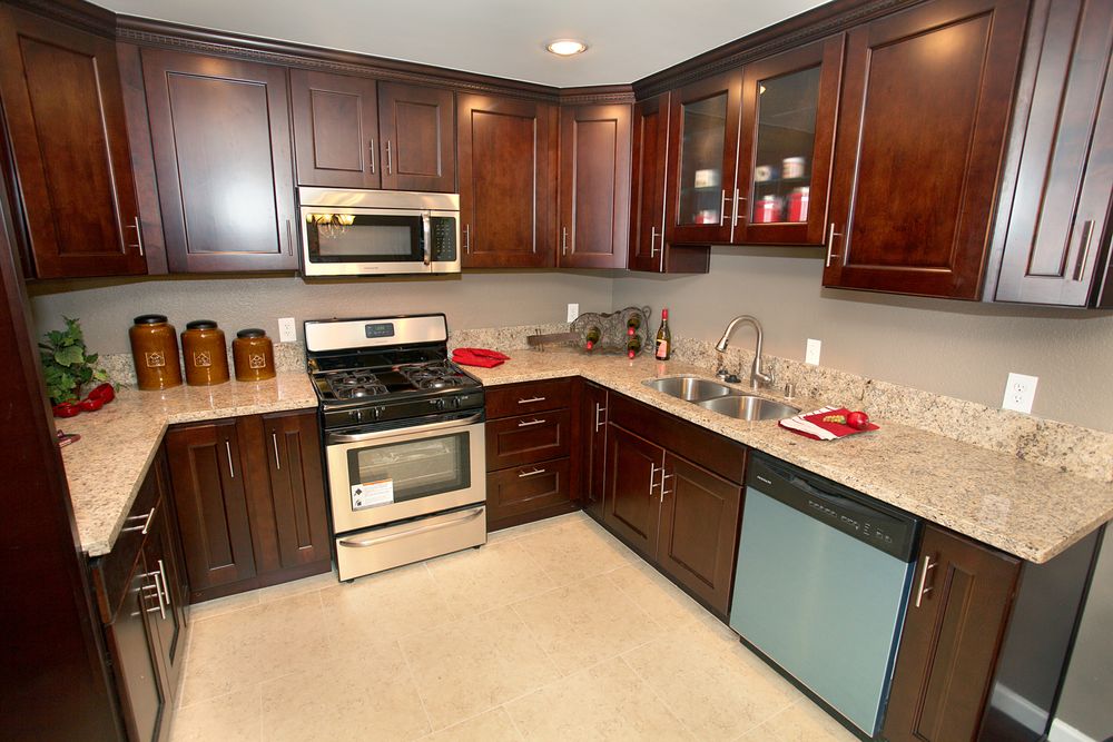 Kitchen Remodel Mistakes to Avoid: Cabinet Layout, Storage Planning, and Finish Coordination